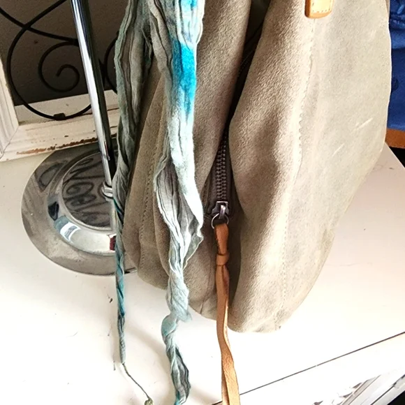 Lucky Brand Idah Suede Hobo Sage Green - Picture 4 of 10